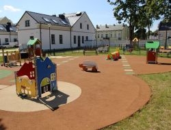 14. Plac zabaw